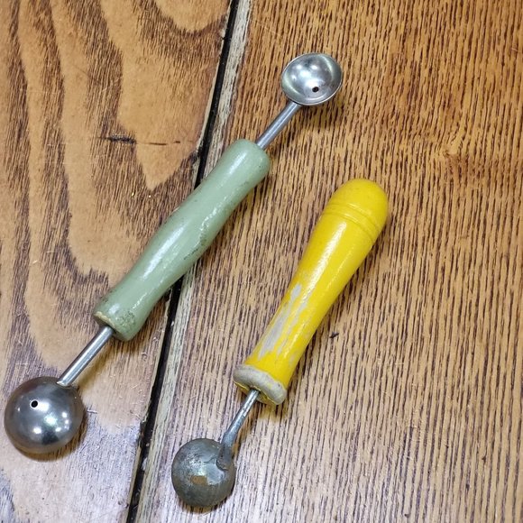 Set of 2 Vintage Wood Handle Melon Baller - Picture 3 of 8